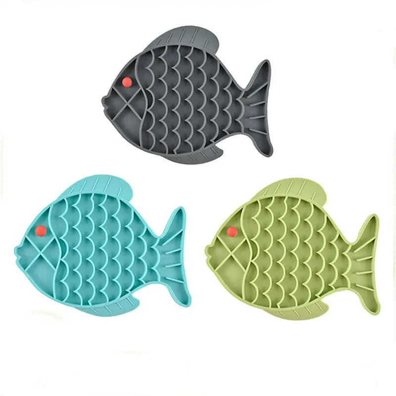 Gigli Pet silicone lick mat for cats and dogs, anti-gulp slow feeder with textured surface to promote safe eating and reduce choking hazards.