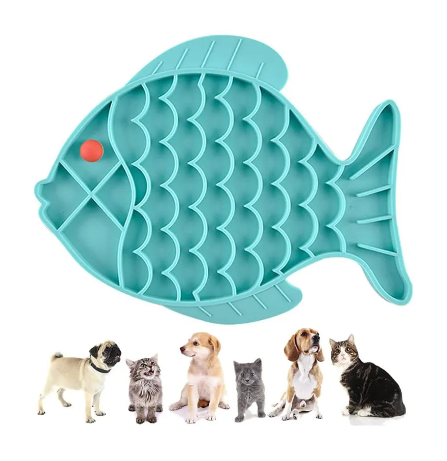 Silicone lick mat for cats and dogs by Gigli Pet, designed as a slow feeder to prevent choking and promote safe eating.