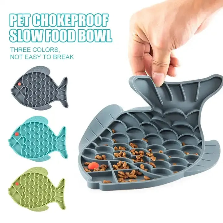 Gigli Pet silicone lick mat for pets, a slow feeder for cats and dogs with textured surface to prevent choking and promote slow eating.