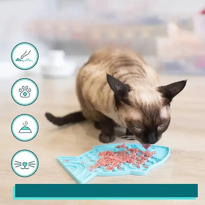 Gigli Pet silicone lick mat for cats and dogs, designed as a slow feeder to prevent choking and promote slow eating.