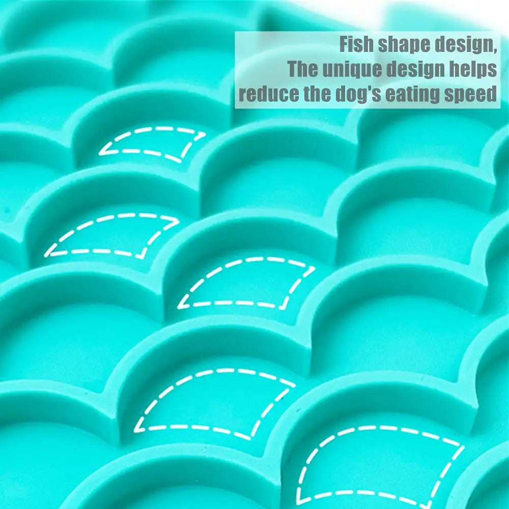 Gigli Pet silicone lick mat for cats and dogs, anti-gulp slow feeder with textured surface to promote mindful eating and reduce choking.