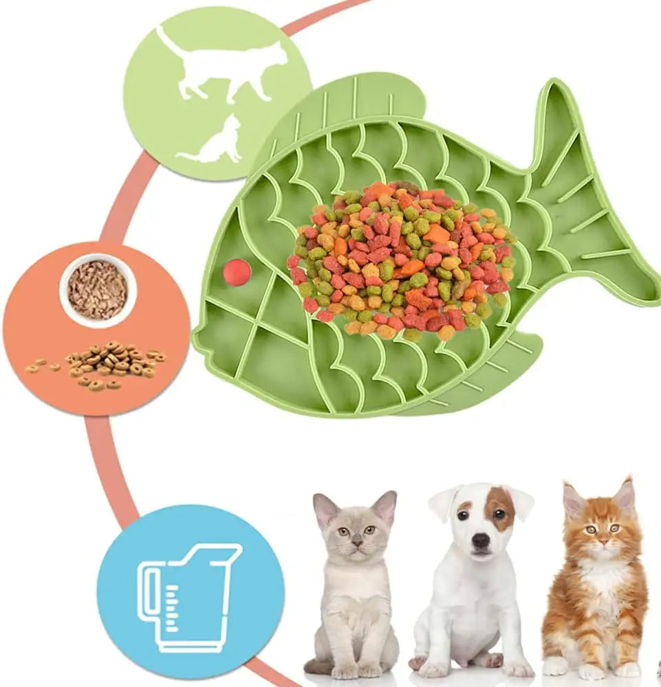 Gigli Pet silicone lick mat for cats and dogs, designed as a slow feeder to prevent choking and promote safe eating habits.